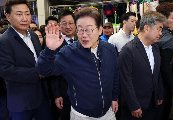 <b>이재명</b> “남북 신뢰 복원 우선…평화경제특구도 지정해야”(종합)