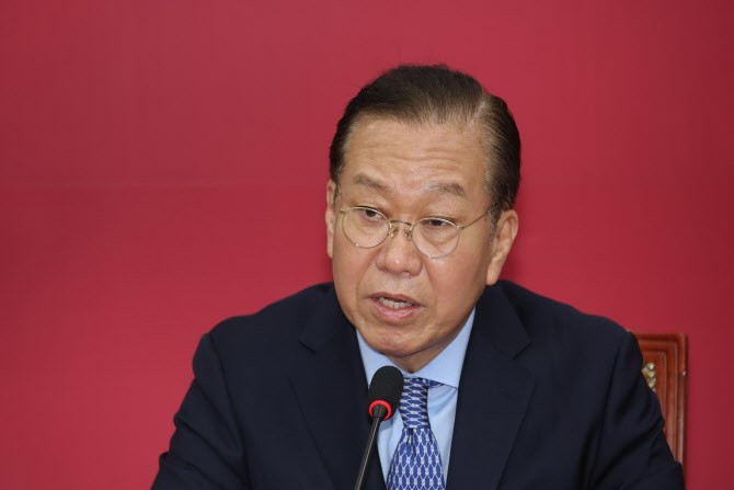 '결단' 언급한 <b>권영세</b>…김문수에 <b>단일화</b> 압박 극대화