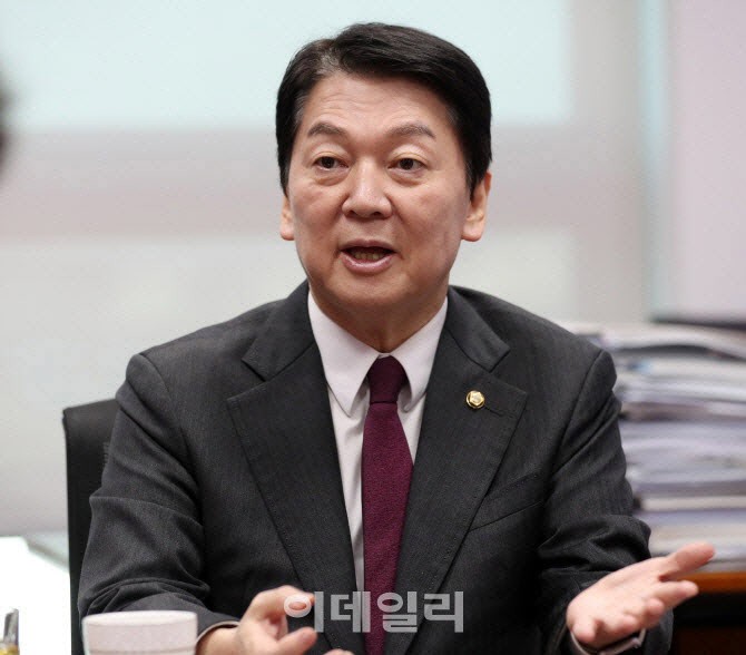 <b>안철수</b> "후보교체, 막장 정치쿠데타…<b>지도부 퇴진</b>하라"