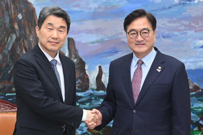 <b>우원식</b>, <b>이주호</b> 권한대행에 “공정 선거·후보 경호에 만전 기해달라”