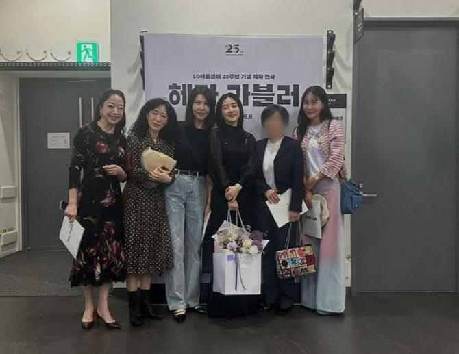 '현대家' 노현정·백지연과 이영애 연극 관람…김정은 초호화 인맥