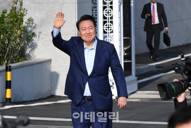 [전문]<b>윤석열</b>, 국민의힘 <b>탈당</b>…"<b>김문수</b>에게 힘 모아달라"