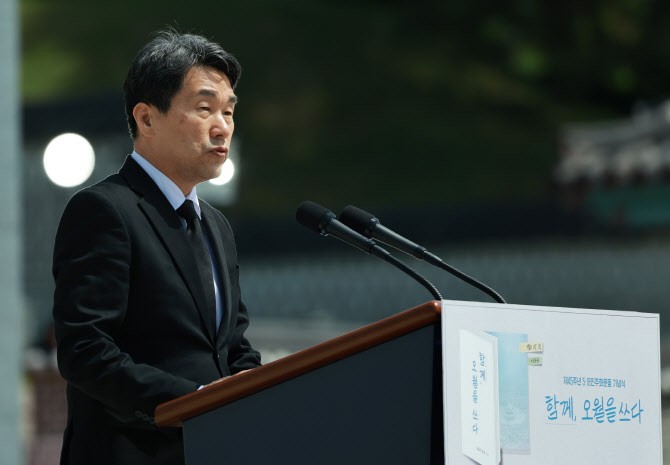 이주호 “<b>오월</b>의 <b>정신</b> 되살려 <b>국민통합</b>의 길 열어야”