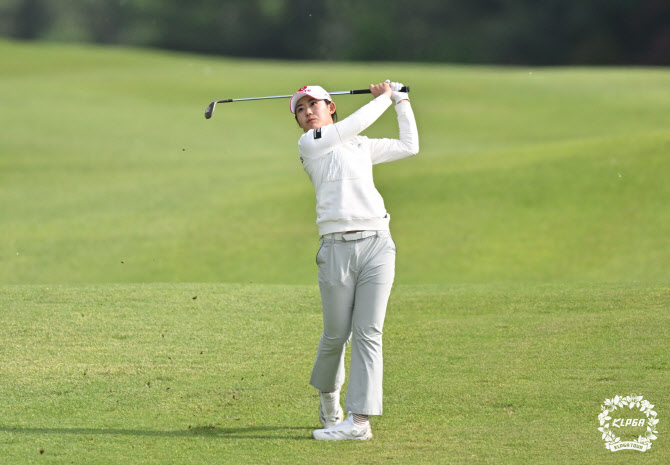3승 도전 <b>이예원</b> vs 돌격대장 <b>황유민</b>, <b>두산 매치</b> 결승 ‘빅 <b>매치</b>’