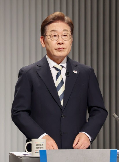 이재명 '<b>비법조인 대법관</b>' <b>논란</b>에 선 긋기…“민주당 입장 아냐”