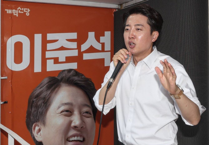 민주당, <b>이준석</b> 후보 경찰 <b>고발</b>…"<b>여성 혐오</b>·허위사실 공표”