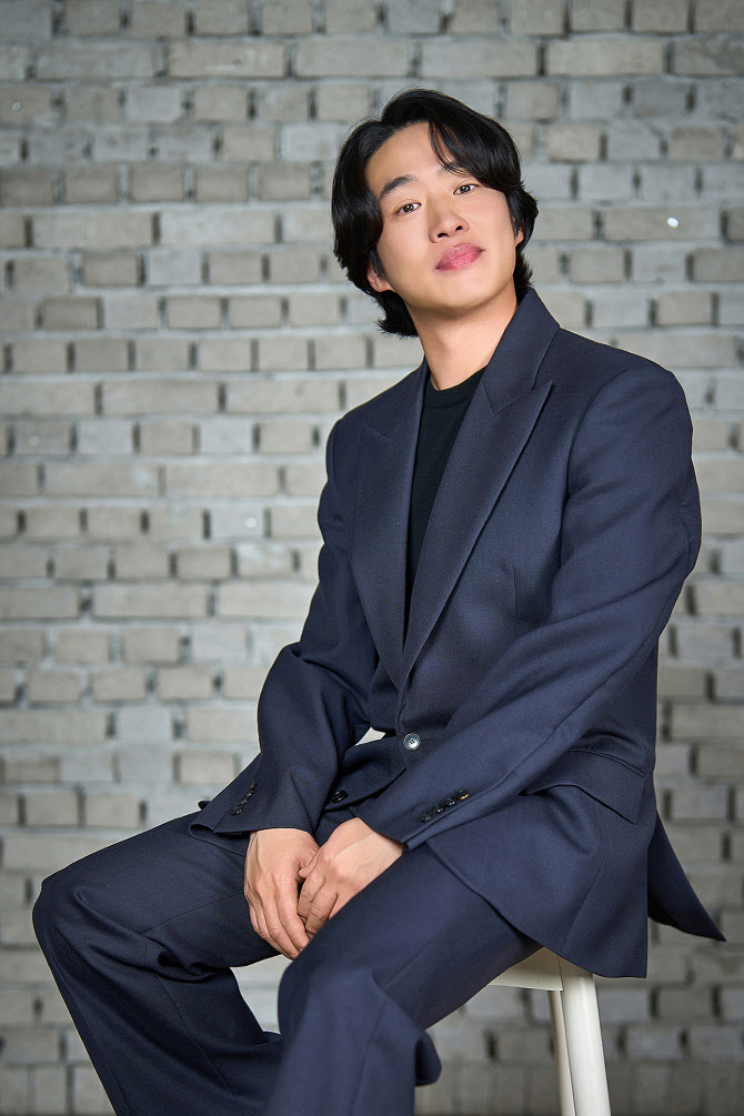 '<b>하이파이브</b>' <b>안재홍</b> "<b>유아인</b>과 키스신=인공호흡…대본에 충실"[인터뷰...