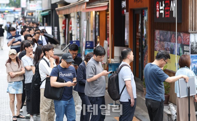 사전<b>투표율</b> 첫날 '역대 최고치'…정치권 해석은 '제각각'