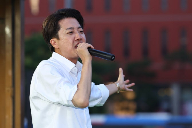 <b>이준석</b> "분석 결과 김문수 이미 졌다"