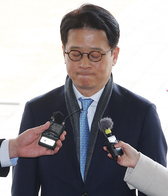 ‘김건희 무혐의’ <b>이창수</b> 중앙지검장, <b>사표수리</b> 새정부서 <b>결정</b>될듯