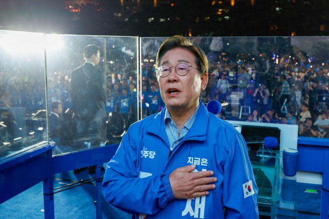 <b>이재명</b>, 선거유세 종점은 ‘여의도’…“뽑아주면 상법 개정부터”