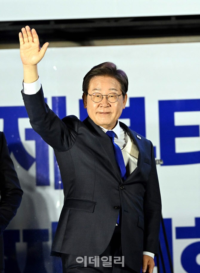 '<b>당선</b> 확실' <b>이재명</b>, 수락연설…"맡기신 사명, 꼭 이행할 것"(상보)