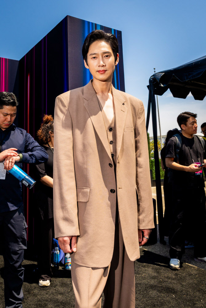 LA 간 <b>박성훈</b>, 글로벌 팬 만났다 "'<b>오징어 게임3</b>' 무엇 상상하든 그 이상...