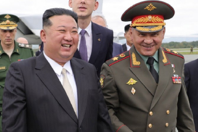 李 취임식 날 <b>김정은</b>-러 <b>쇼이구</b> 회동…두 달 만의 2차 방북
