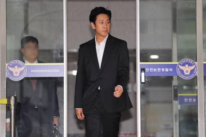 배우 <b>이선균 수사정보 유출</b>한 경찰관·검찰 수사관 기소