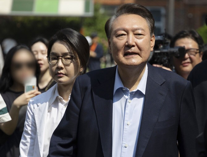 '3대 <b>특검법</b>' 국회 통과…尹 부부 전면 재수사 현실화