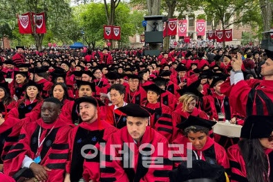 <b>트럼프</b> 행정명령에 제동…美 법원, <b>하버드 유학생</b> 입국 금지 일시 정지