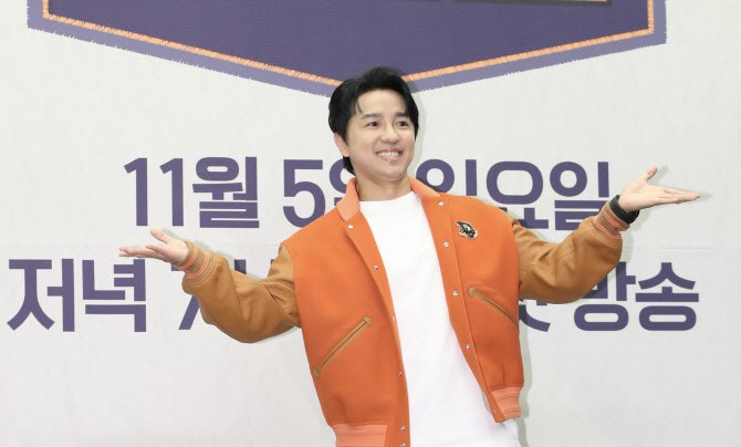 ‘1타 강사’ <b>조정식</b>, 현직 교사와 <b>문항 거래</b>…검찰 송치