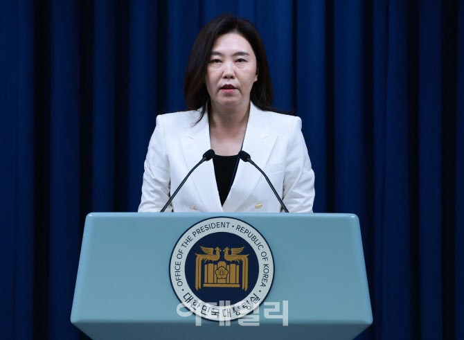 李<b>대통령</b>, ‘3대<b>특검</b>’ <b>후보 추천</b> 국회에 의뢰(상보)
