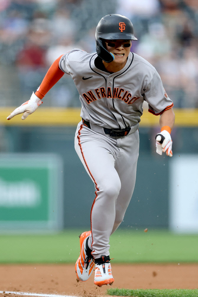 MLB닷컴도 주목한 <b>이정후</b> vs <b>김혜성</b> ‘절친 맞대결’