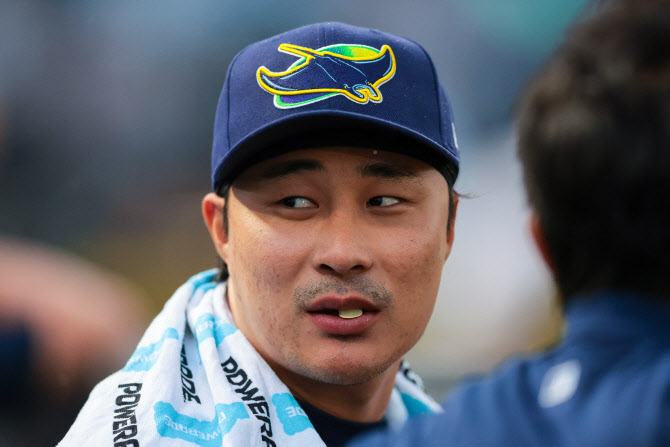 ‘복귀 코앞이었는데’…<b>김하성</b>, <b>햄스트링 부상</b>으로 MLB 복귀 연기