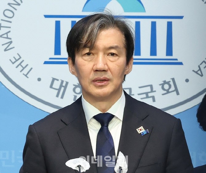 <b>조국</b>, 서울대 <b>해임 취소소송</b> 취하…"어차피 돌아가지 않아"