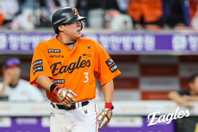 '<b>3점</b>포! <b>안치홍</b>도 살아났다' 한화, 롯데 꺾고 2위 LG에 1.5경기차