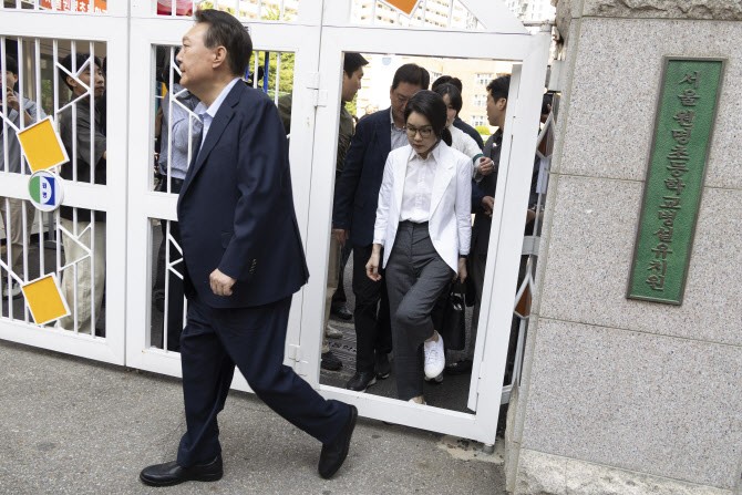 '스모킹건' 될까...검찰, <b>김건희</b> '<b>주가조작</b>' 관련 육성<b>녹음</b> 확보