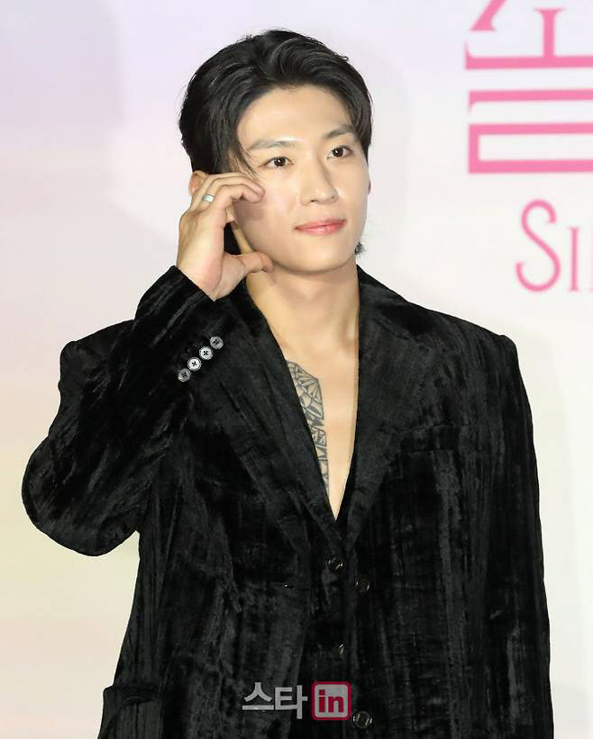 <b>덱스</b>, 수지와 로맨스? 오보였다…"'하렘의 남자들' 출연 아냐" [공식]