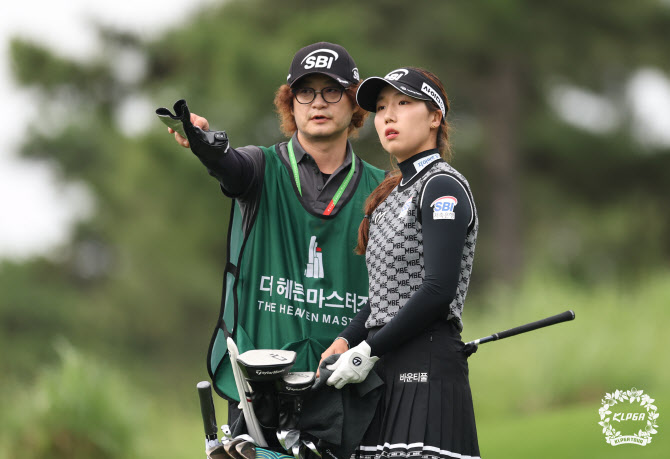 <b>이다연</b>, <b>더헤븐</b> 2R 중간 <b>선두</b>…1년 9개월 만에 통산 9승 기회