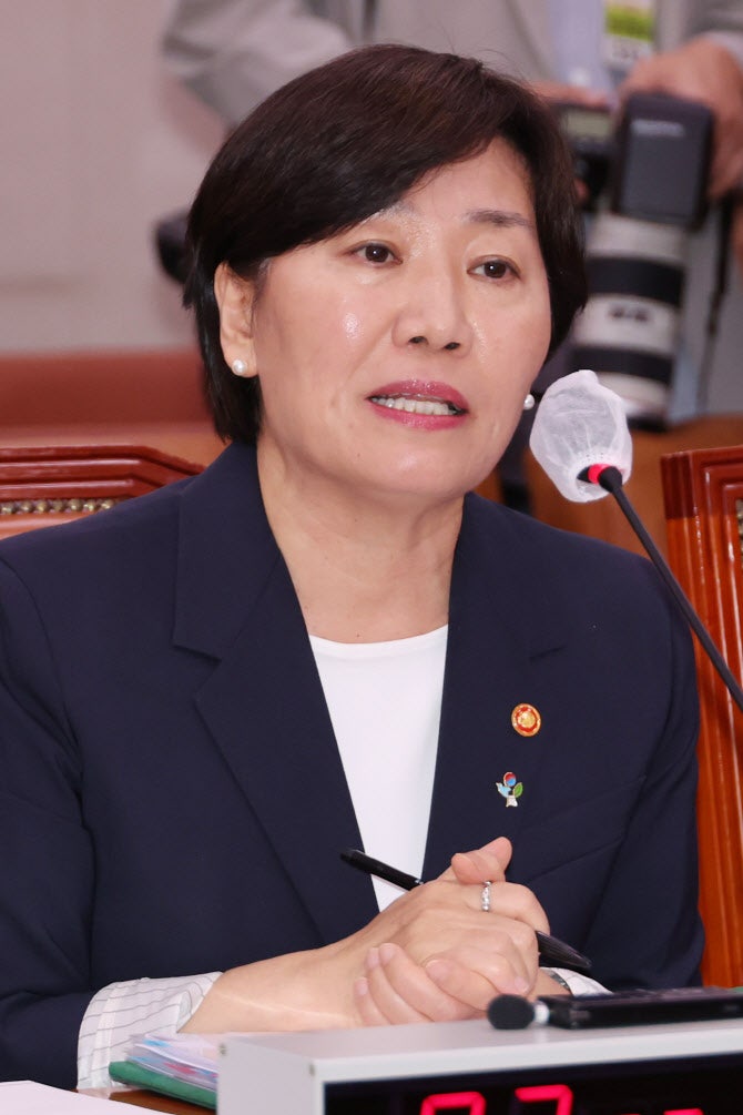 <b>송미령 장관</b>, '농망법' 표현에 사과…"희망법으로 만들겠다"