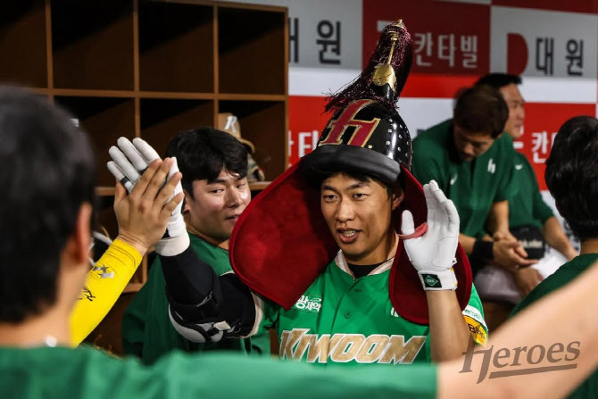 '홈런 5방 대폭발' <b>키움</b>, 원태인 무너뜨리고 삼성에 2연승