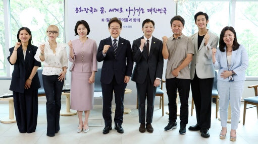 경제위기 속 K-컬처 소환한 李 대통령…<b>문화</b>예술인 만난 이유는