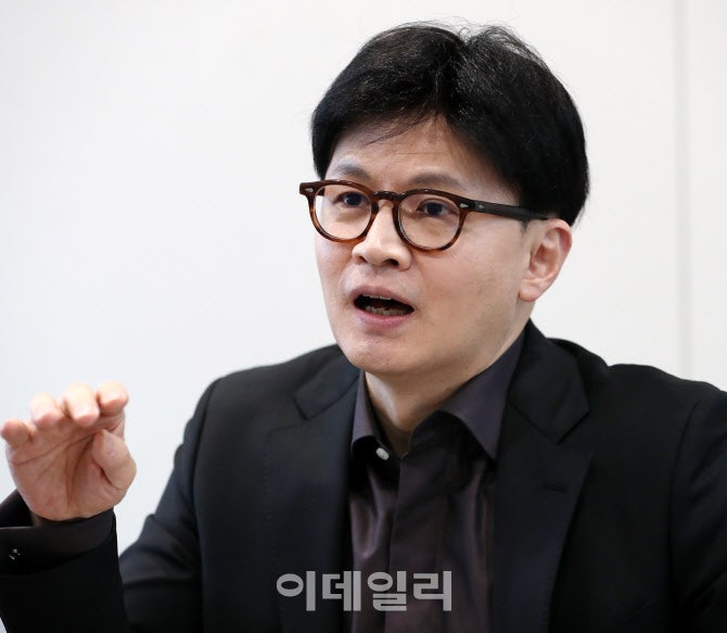 한동훈 “中 전승전 <b>불참</b>이 <b>국익</b>…朴 <b>전승절</b> 참석도 실책”