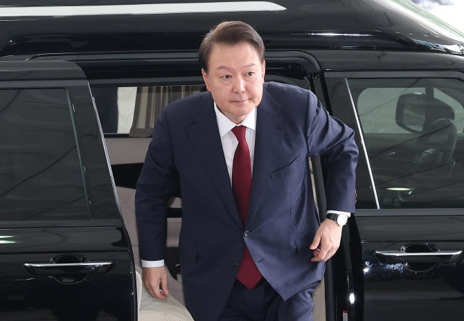 [단독]<b>내란특검</b>, 비화폰 통화 前대통령실 비서관 줄소환 통보