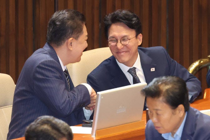 <b>김민석</b> "경제위기 극복이 제1과제"…野와 협치엔 침묵