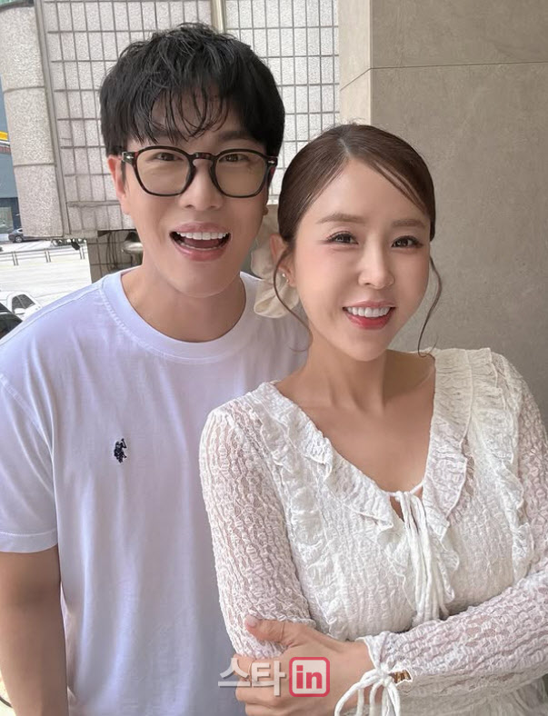 [단독]'신지 예비신랑' <b>문원 협의이혼</b>서 입수…사생활 루머 정면돌파