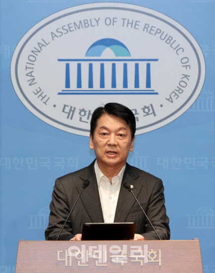 <b>안철수</b> "혁신 <b>당대표</b> 되겠다…합의 안된 날치기 혁신위 거부"(상보)