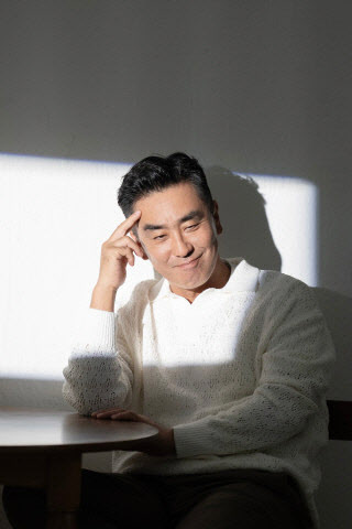 걸그룹 <b>키라스</b>-배우 <b>류승룡</b>, <b>LG</b>트윈스 홈경기 승리기원 <b>시구</b>