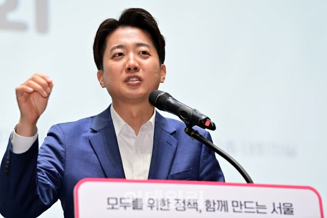<b>안철수</b> 혁신위원장 사퇴에…<b>이준석</b> "국힘 만성적 문제"