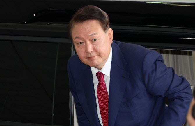 尹 구속기로…<b>폭염</b> 속 구치소 상황은? '지옥'