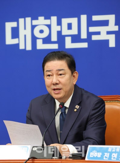 <b>김병기</b> "내란수괴 1분도 자유 허용 안돼…<b>감옥</b> 돌려보내야"
