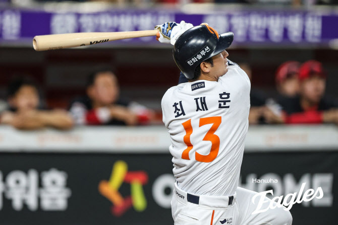 <b>최재훈</b>, <b>역전 3점포</b>...선두 한화, 양현종 무너뜨리고 파죽의 5연승