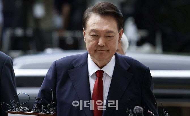 해병특검, <b>윤석열</b> 전 대통령 <b>자택</b> 등 10여곳 동시 <b>압수수색</b>