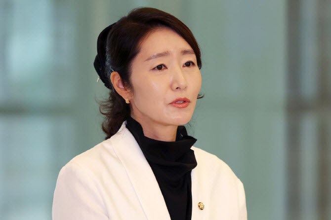 ‘<b>갑질</b> 없었다’던 강선우 “변기 물 샌다”…폭로된 대화 보니