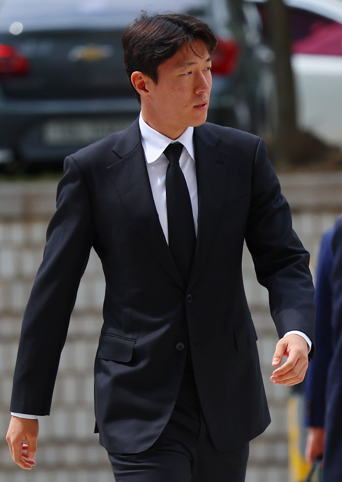 ‘<b>불법 촬영 혐의</b>’ <b>황의조</b>, 튀르키예서 더 뛴다... 2년 재계약