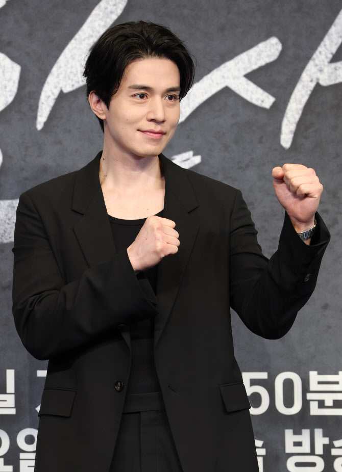 '<b>착한 사나이</b>' <b>이동욱</b> "건달 미화 안해"