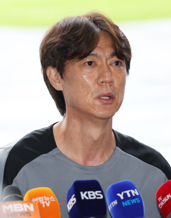 <b>한일전</b> 앞둔 <b>홍명보 감독</b> “자존심 갖고, 즐겁게 뛰자”