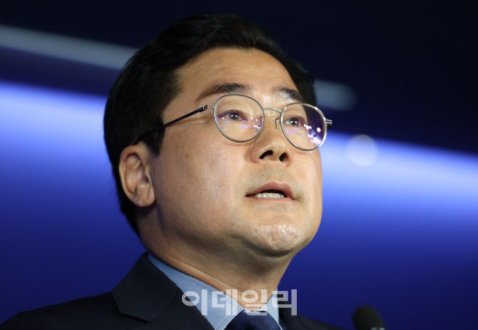 與당대표 선명성 경쟁↑…<b>박찬대</b>, 대법원장 국정조사 요구서 제출