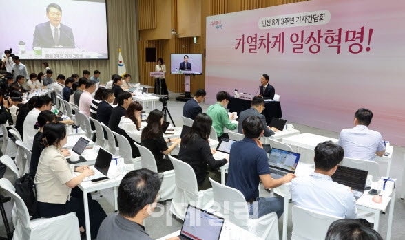<b>오세훈</b> “주택진흥기금 도입해 10년간 2조 마련…공급 속도 낼 것”(종...